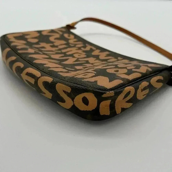 LOUIS VUITTON x Stephen Sprouse ‘Graffiti’ Pochette  with long strap non-branded - Picture 10 of 17